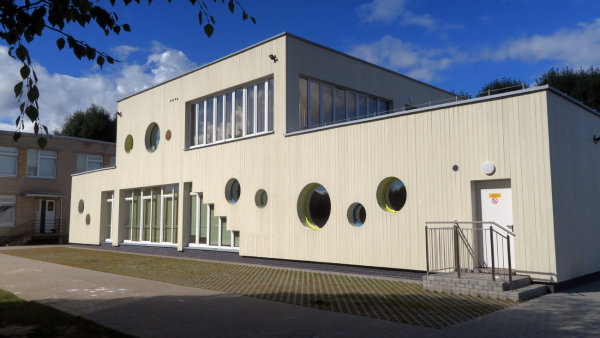 NAUJIENOS