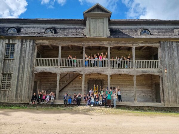 NAUJIENOS