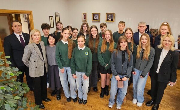 NAUJIENOS